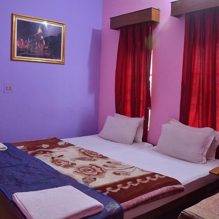 Puja Guest House Varanasi Esterno foto