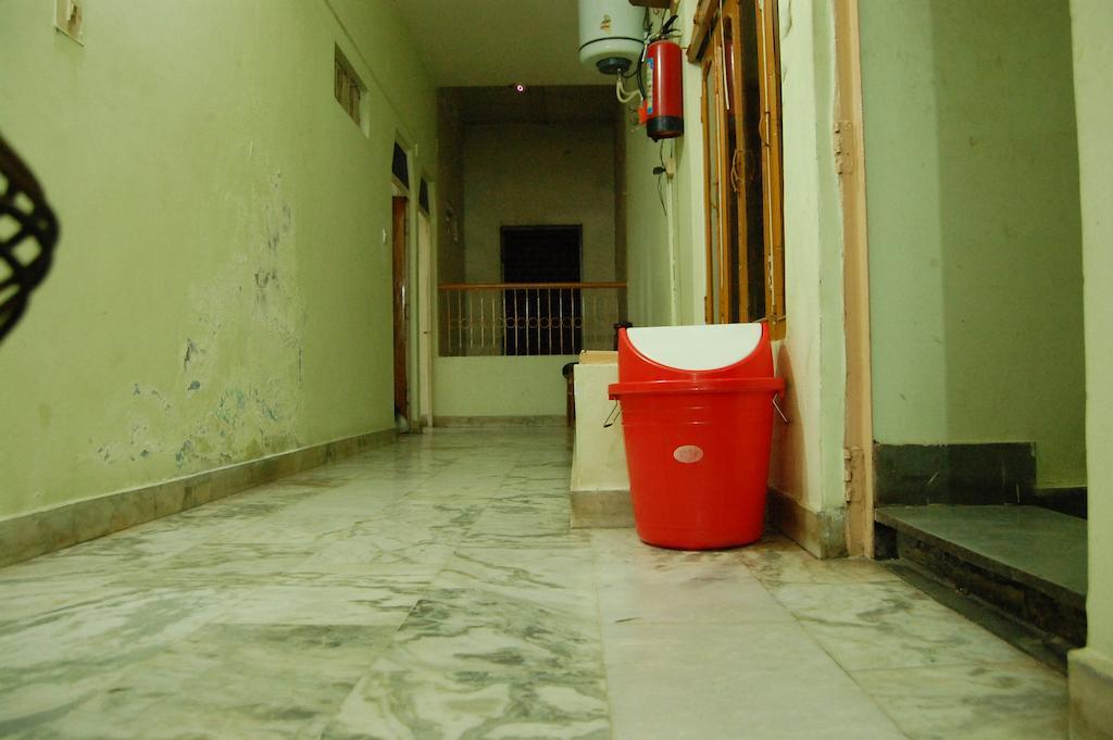 Puja Guest House Varanasi Esterno foto