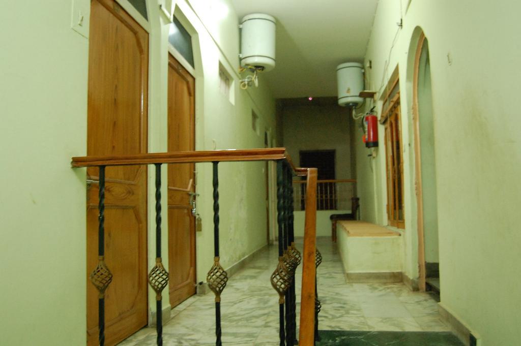 Puja Guest House Varanasi Esterno foto