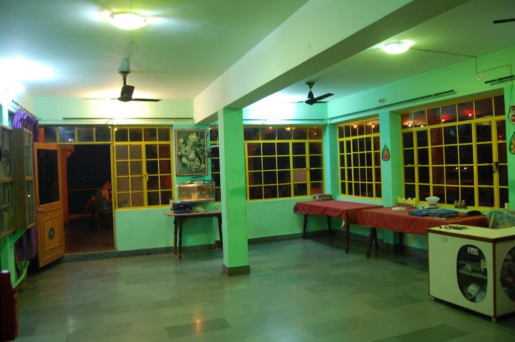 Puja Guest House Varanasi Esterno foto