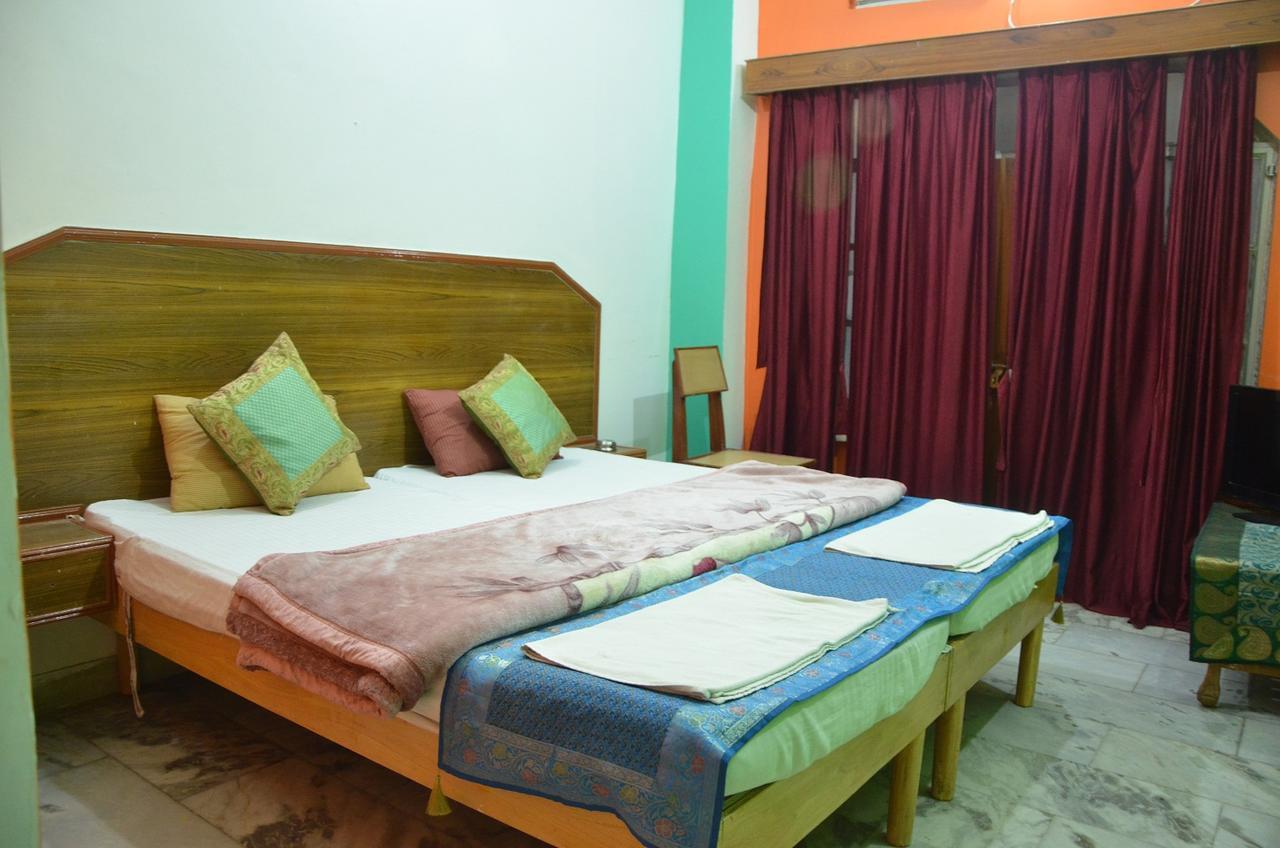 Puja Guest House Varanasi Esterno foto
