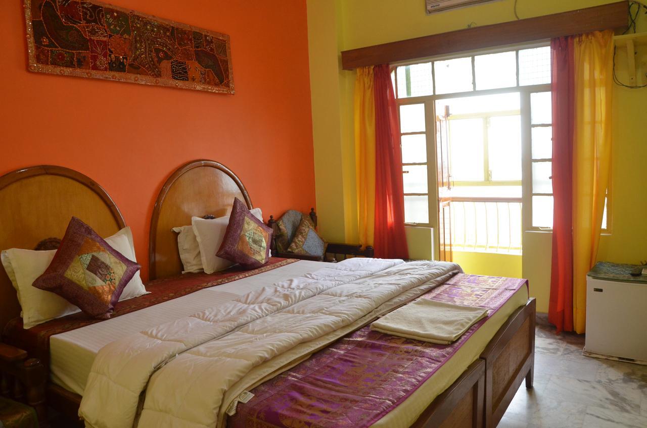 Puja Guest House Varanasi Esterno foto