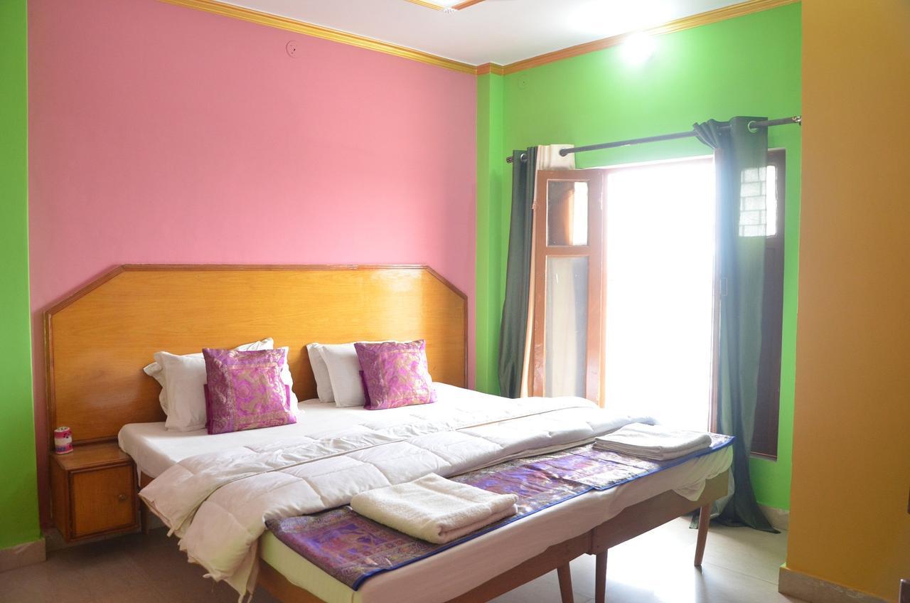 Puja Guest House Varanasi Esterno foto